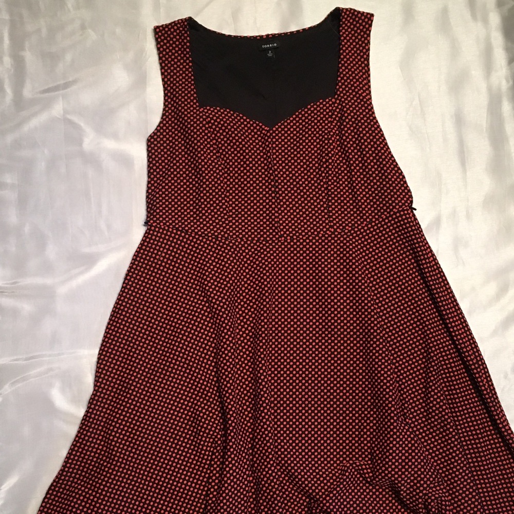 Sweetheart polka dot dress.